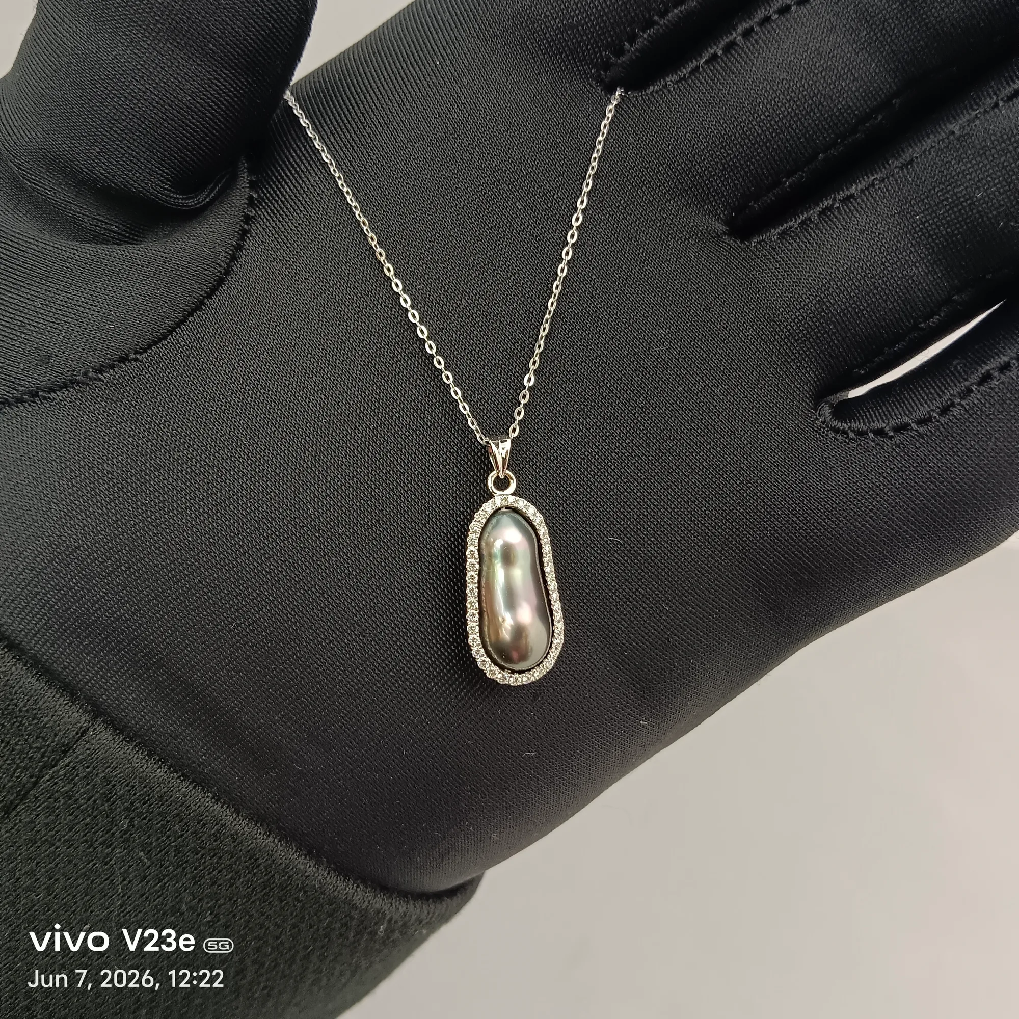 PENDANT DIAMOND NECKLACE