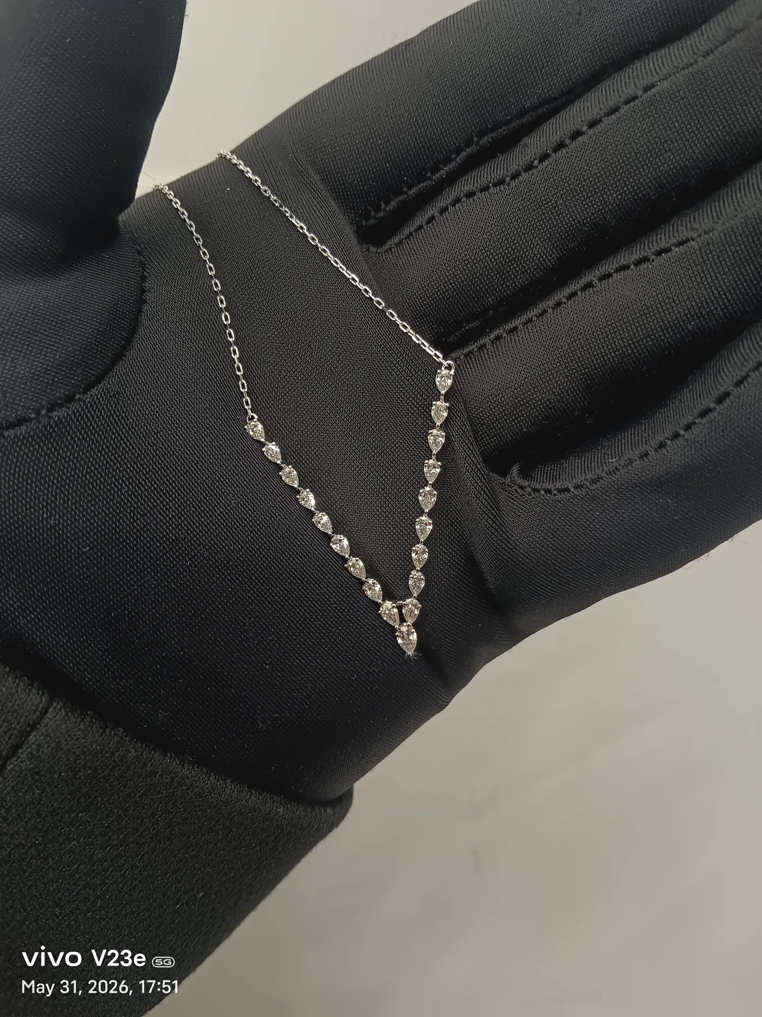 PENDANT DIAMOND NECKLACE