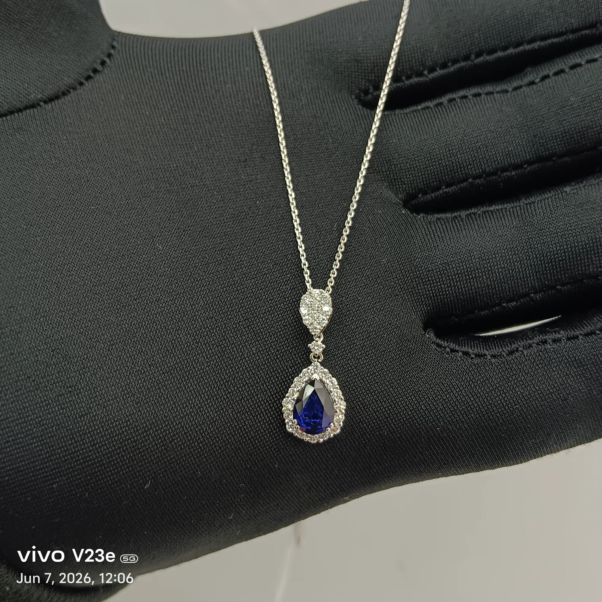 SAPPHIRE PENDANT NECKLACE